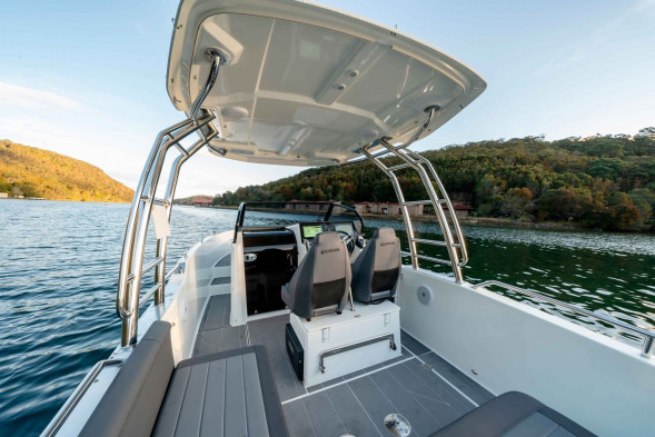 Катер QUARKEN 27 T-Top