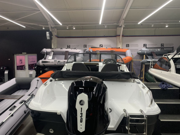 Катер Феникс 560 с Marine Rocket MREF130FEL-T