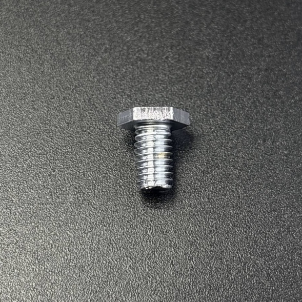 Болт Yamaha 115-140 (90101-06M67) (Yamaha)