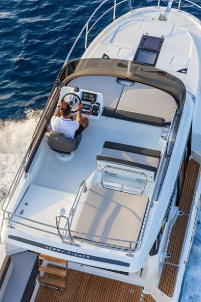 Катер Merry Fisher 1095 Fly с моторами 2х300