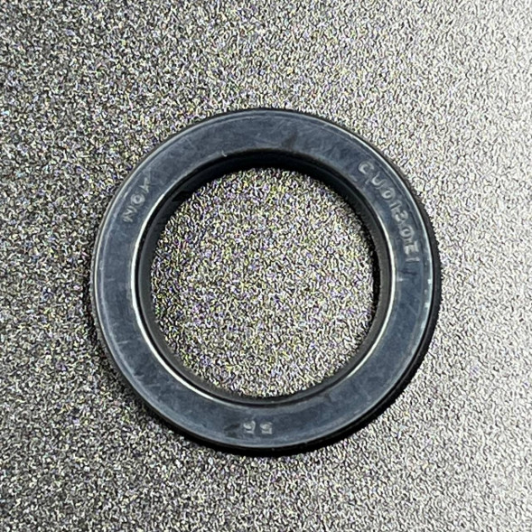 Уплотнение штока гидроподъемника Yamaha 115-250, F95-275 (64E-4384J-00) (Yamaha)