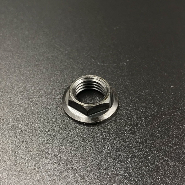 Гайка крепления пиньона Yamaha 20-30, F20-25 (Sinera)