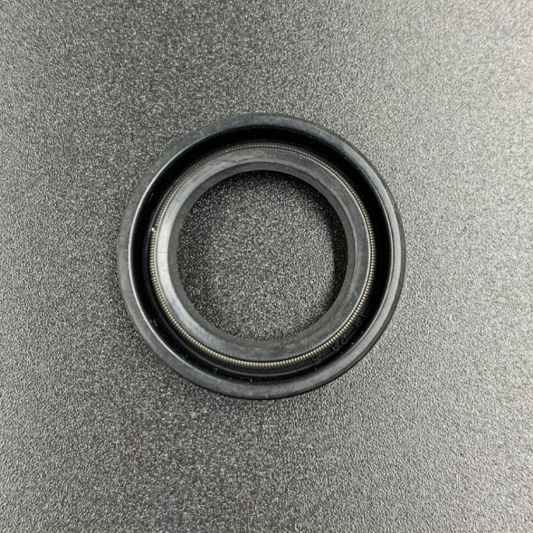 Сальник редуктора Yamaha 8 (ENDURO) (93101-18050) (18x28x6) (Omax)