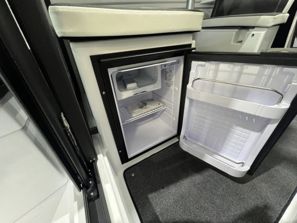 Катер Феникс 700 Cabin