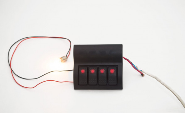 Панель бортового питания 4 переключателя, предохранители