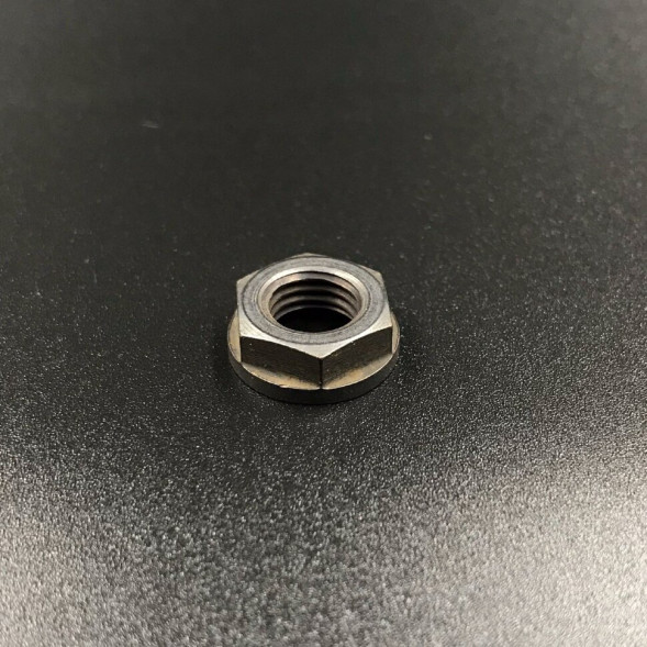 Гайка крепления пиньона Yamaha 9.9-15, F8-20 (Sinera)