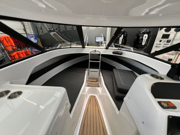 Катер Феникс 600 HT белый