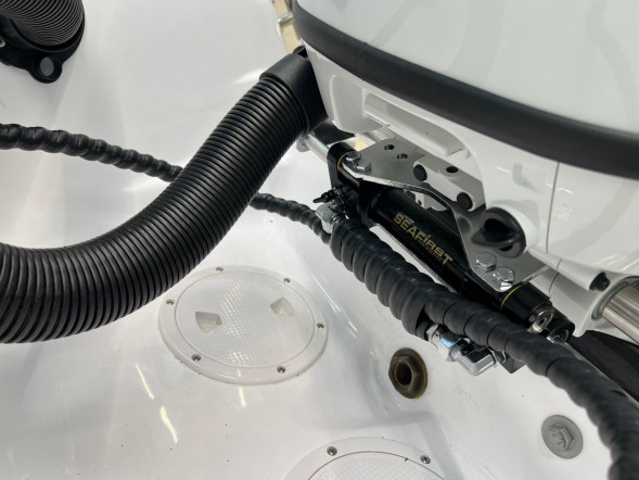 Катер Феникс 600 HT белый