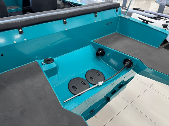 Моторная лодка, Триера 470 FISH, бирюзовый с Suzuki DF70ATL