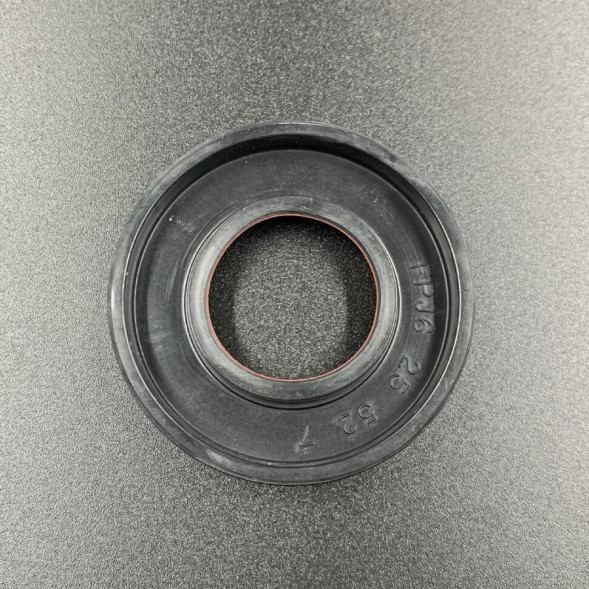 Сальник Suzuki (09283-25075) (25x52x7) (Omax)