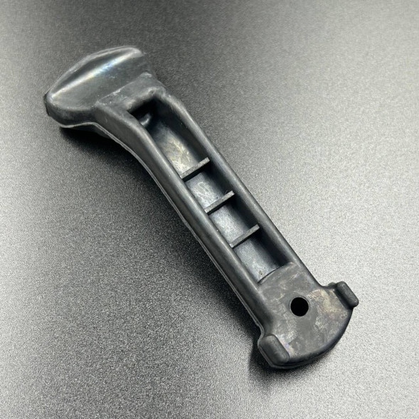 Крепление пластиковой боковой панели BRP Ski Doo (517-302-448) (KINETIX)