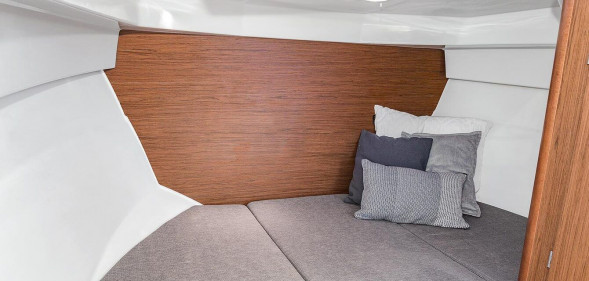 Катер Beneteau Antares 7 Version Cruising