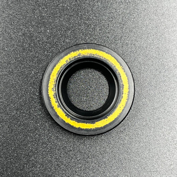 Сальник Yamaha (93101-16M36; 93101-16M01; 93104-16M04) (16x30x5) (KACAWA)