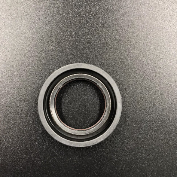 Сальник коленвала Yamaha 20-25N (6L2) (93102-25142) (24.8x38x7) (Yamaha)