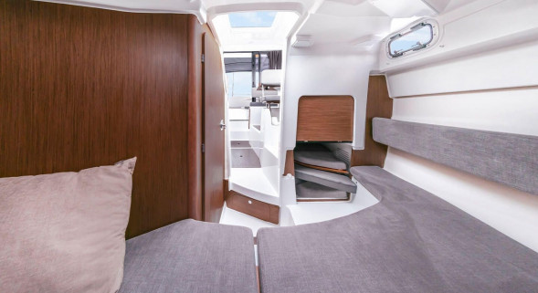 Катер Beneteau Antares 8 OB V2 Version Cruising