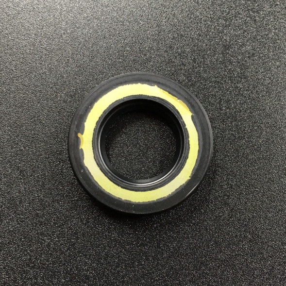 Сальник Yamaha (93101-16M36; 93101-16M01; 93104-16M04) (16x30x5) (Yamaha)