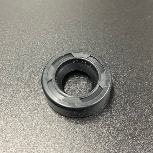 Сальник Yamaha (93101-10M25; 93102-10800) (10.8x21x7) (Omax)