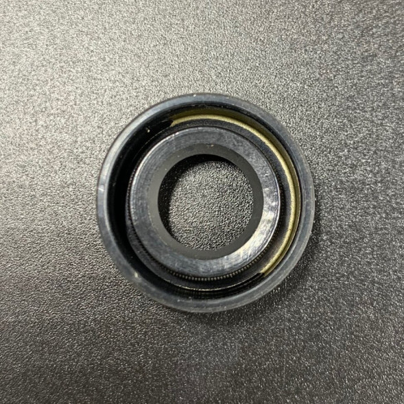 Сальник Yamaha (93101-10M25; 93102-10800) (10.8x21x7) (Omax)