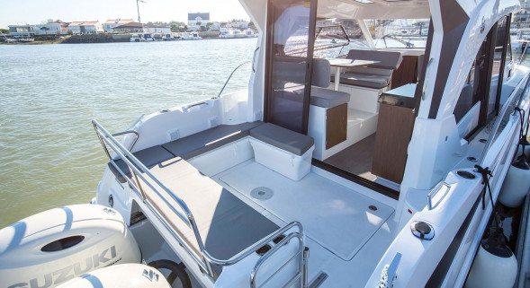 Катер Beneteau Antares 9 OB