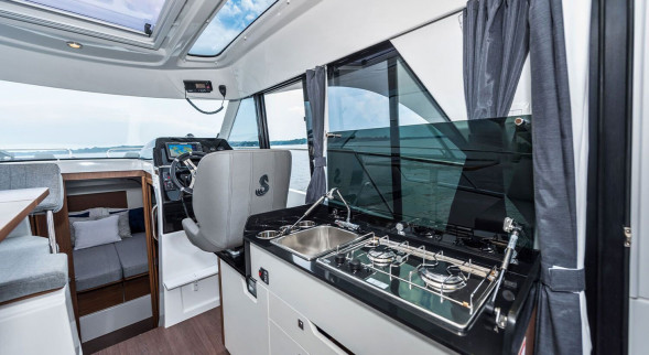 Катер Beneteau Antares 9 OB