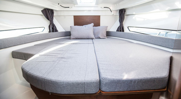 Катер Beneteau Antares 9 OB
