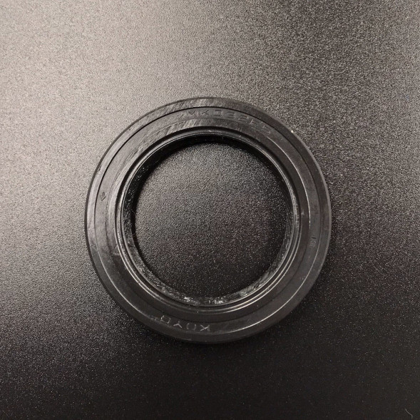 Сальник коленвала нижний Suzuki DF90-350A (09283-32044) (32x47x6) (Suzuki)