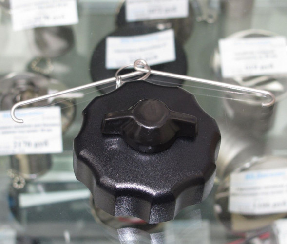 Крышка топливного бака Suzuki DF2.5-6 до 2011 г.в. (в сборе)