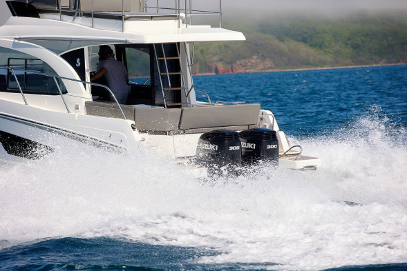 Катер Beneteau Antares 11 Fly c Suzuki 2xDF300BMDXX WHITE