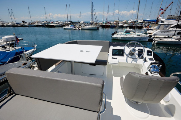 Катер Beneteau Antares 11 Fly c Suzuki 2xDF300BMDXX WHITE