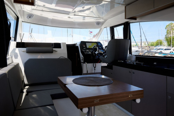 Катер Beneteau Antares 11 Fly c Suzuki 2xDF300BMDXX WHITE