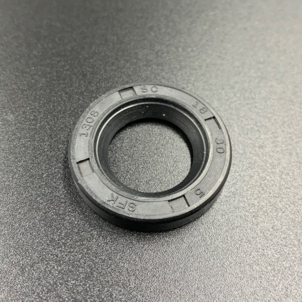 Сальник коленвала (нижний) Yamaha 48-55 (93104-18049) (18x30x5) (Omax)