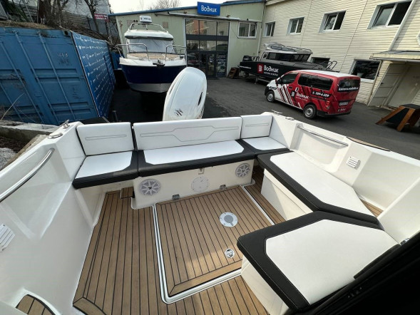 Катер Феникс 700 Cabin белый с мотором Suzuki DF200APX