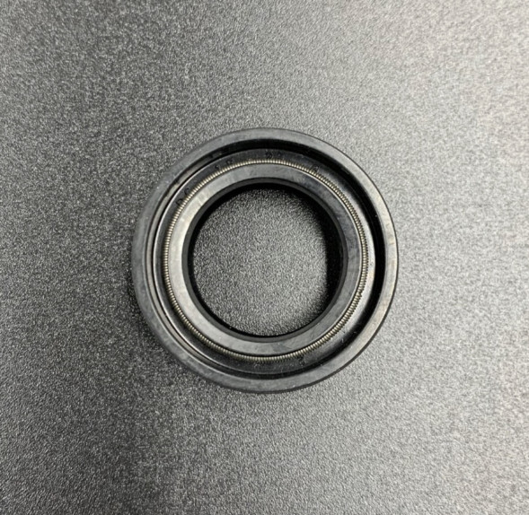 Сальник гребного вала Tohatsu 25-30 (346-60111-0 ; 26-161301 ) (18x28x8) (Osaka)