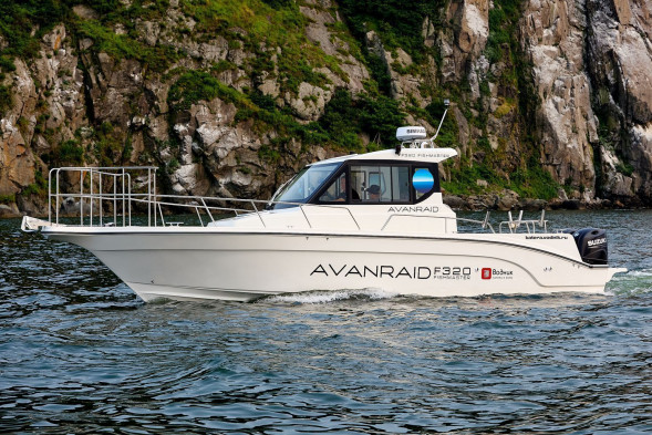 Катер AVANRAID F320 FISHMASTER