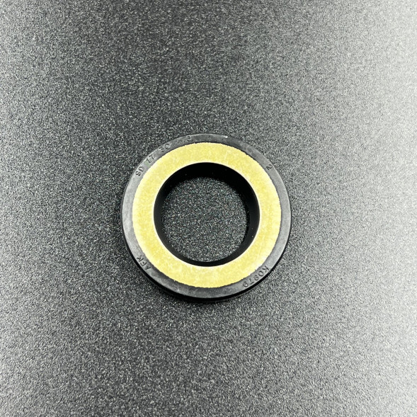 Сальник Suzuki (09282-17006) (16x30x4.5) (Omax)