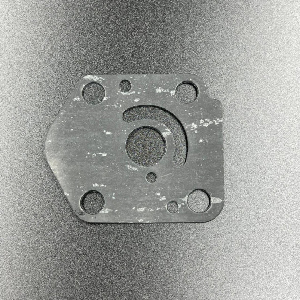 Прокладка под пластину помпы охлаждения Suzuki DT9.9-15, DF9.9-15 (Omax)