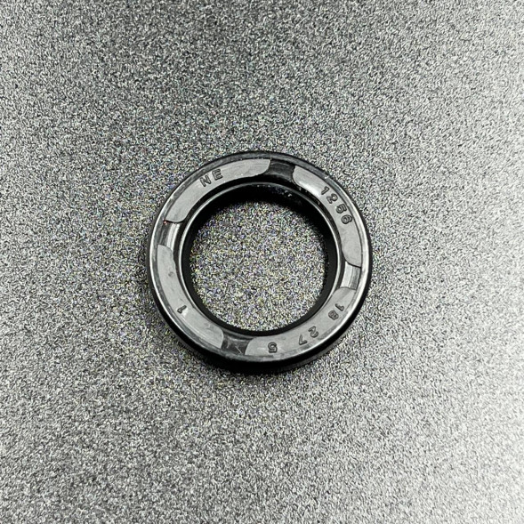 Уплотнение штока гидроподъемника Honda BF75-225(PREMARINE)