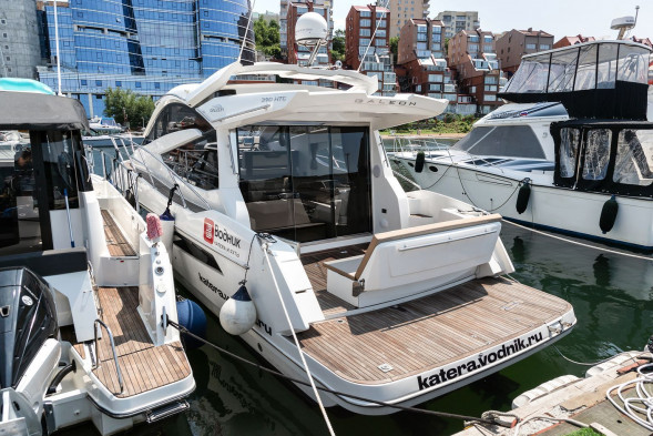 Катер Galeon 390 HTC