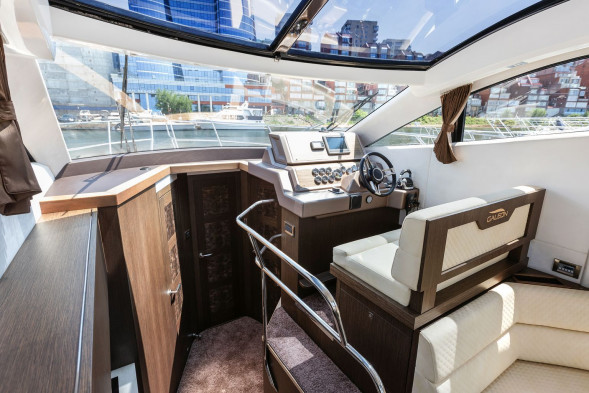 Катер Galeon 390 HTC