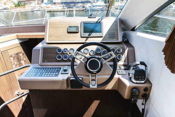Катер Galeon 390 HTC
