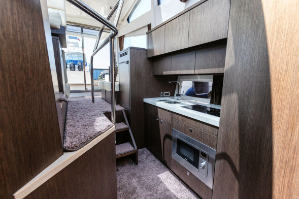 Катер Galeon 390 HTC