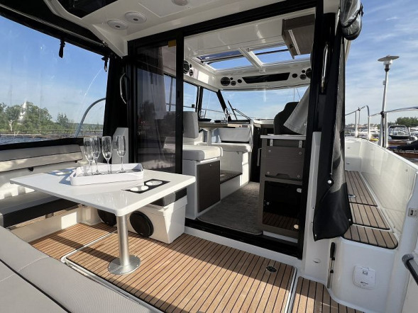 Катер Merry Fisher 895 S2 с моторами 2х225