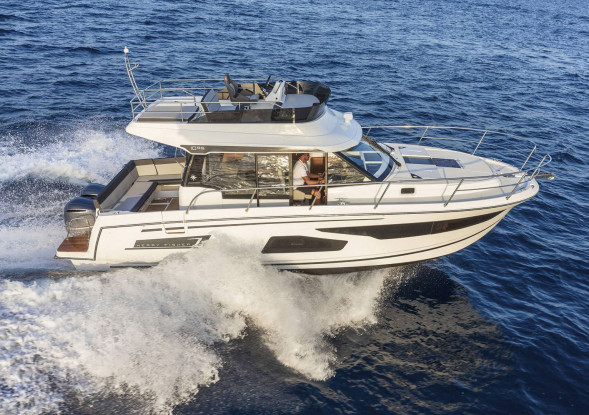 Катер Jeanneau Merry Fisher 1095 Fly с моторами 2х300