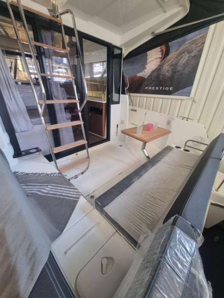 Катер Jeanneau Merry Fisher 1095 Fly с моторами 2х300