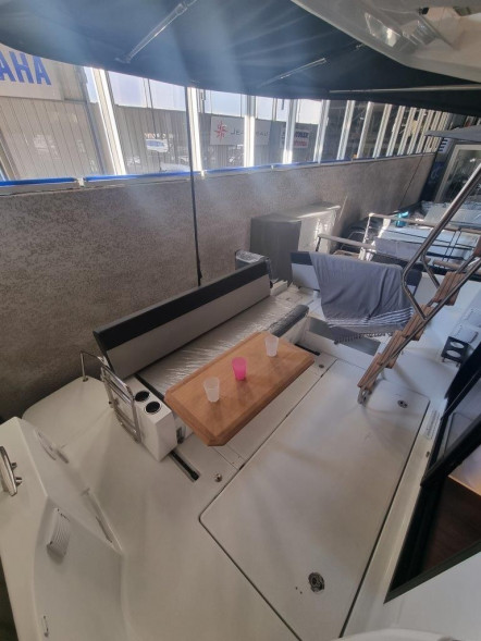 Катер Jeanneau Merry Fisher 1095 Fly с моторами 2х300