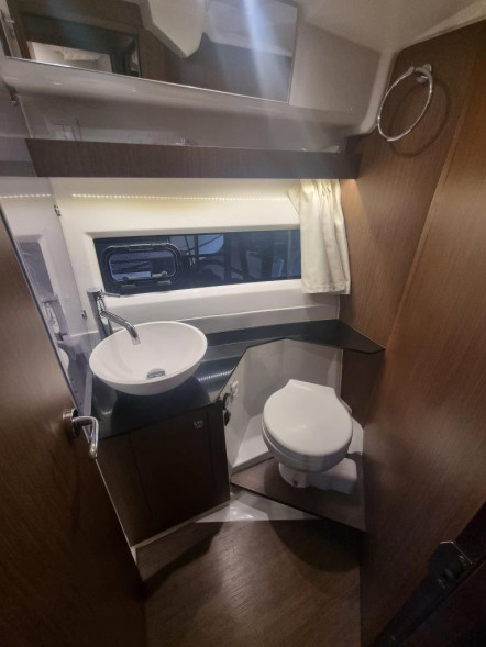 Катер Jeanneau Merry Fisher 1095 Fly с моторами 2х300