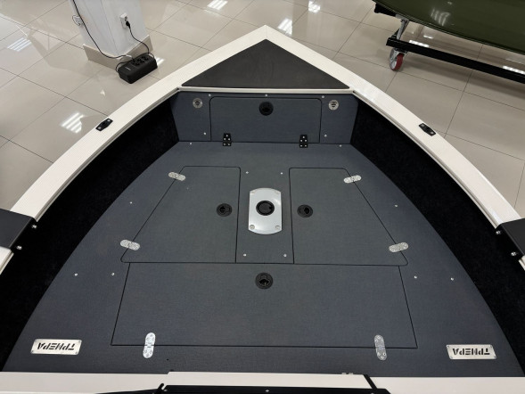 Моторная лодка, Триера 460 FISH_new, белый с Suzuki DF50ATL