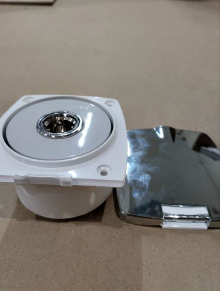 Короб с быстроразъемным штуцером, квадратный, хромированный уцененный