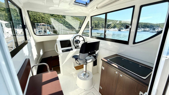 Катер AVANRAID F320 FISHMASTER с Suzuki 2хDF200ATX/AZX