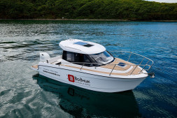 Катер Феникс 700 Cabin белый с Suzuki DF200ATX